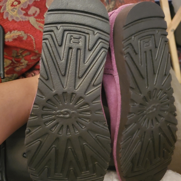 Girls purple Uggs NEVER USED! - Picture 4 of 4